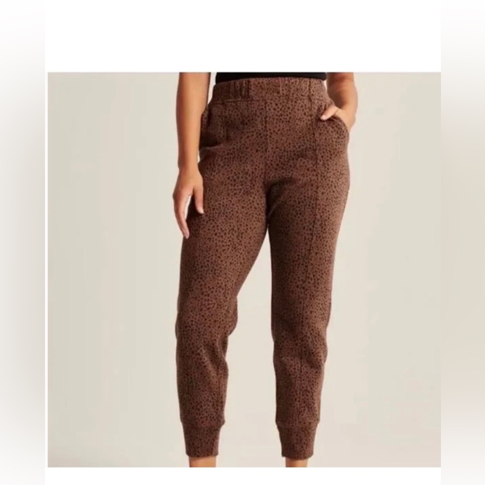 Abercrombie & Fitch Cheeta Print Sweatpants Jogger Size XL - Gently Worn